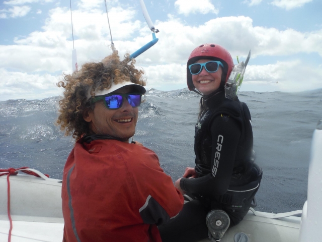 Con la alumna de kite en el barco